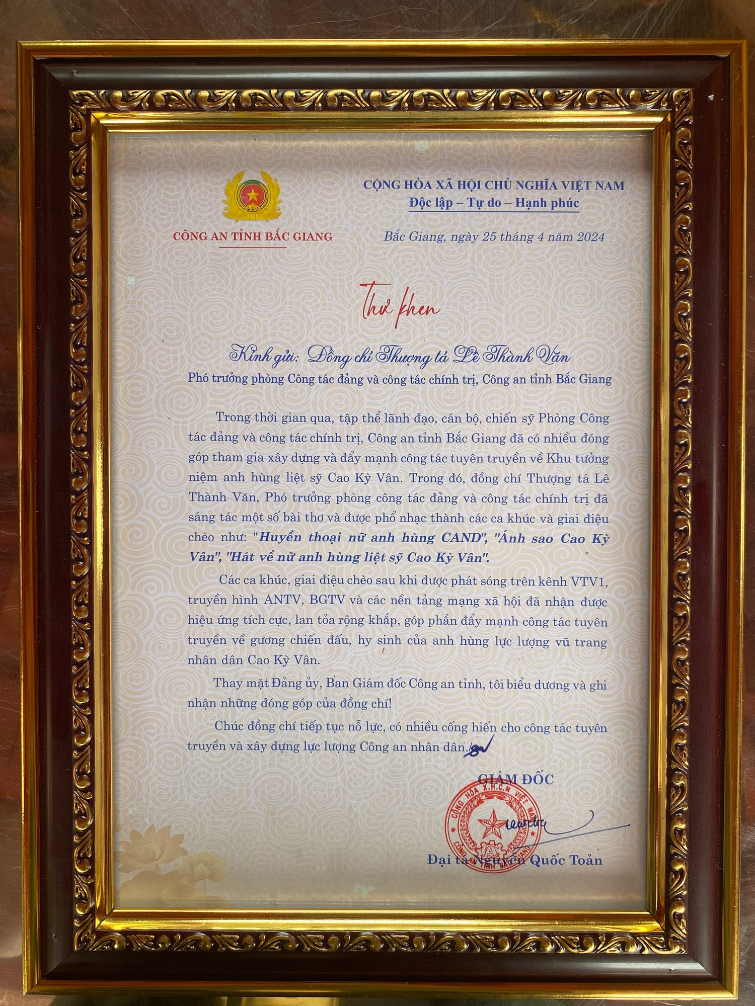 Vinh danh những cá nhân tiêu biểu trong công tác sưu tầm, cung cấp tư liệu lịch sử, tuyên truyền về Anh hùng, Liệt sĩ CAND Cao Kỳ Vân -0