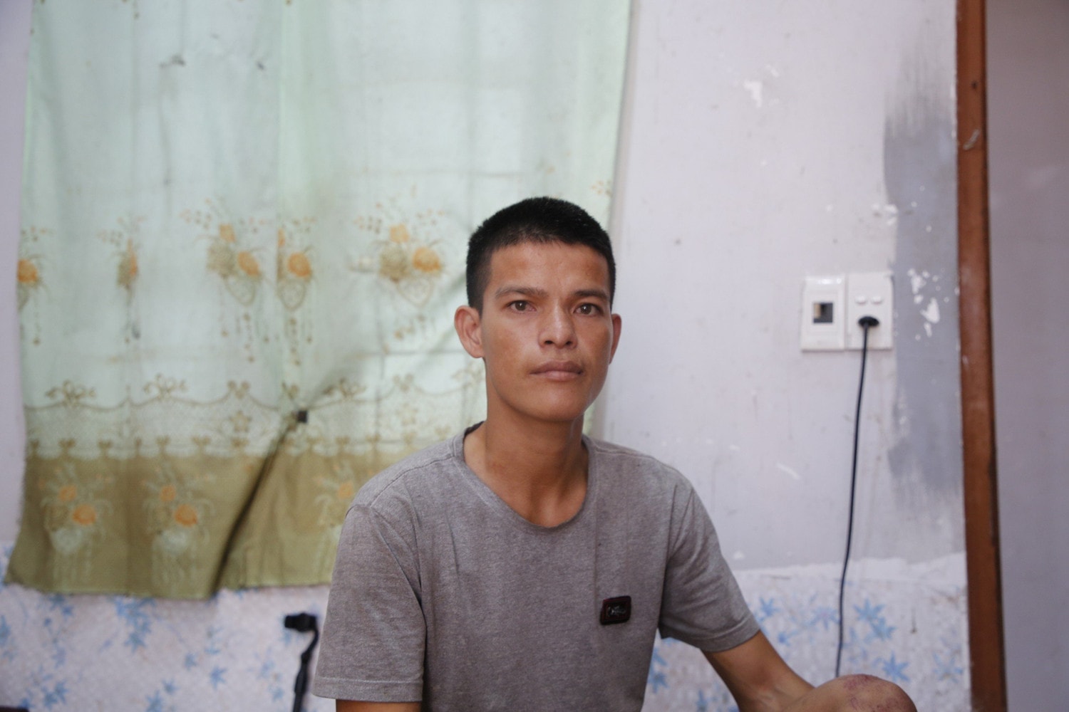 Giây phút sinh tử của ngư dân khi bị lốc đánh chìm tàu, 24h lênh đênh trên biển -0