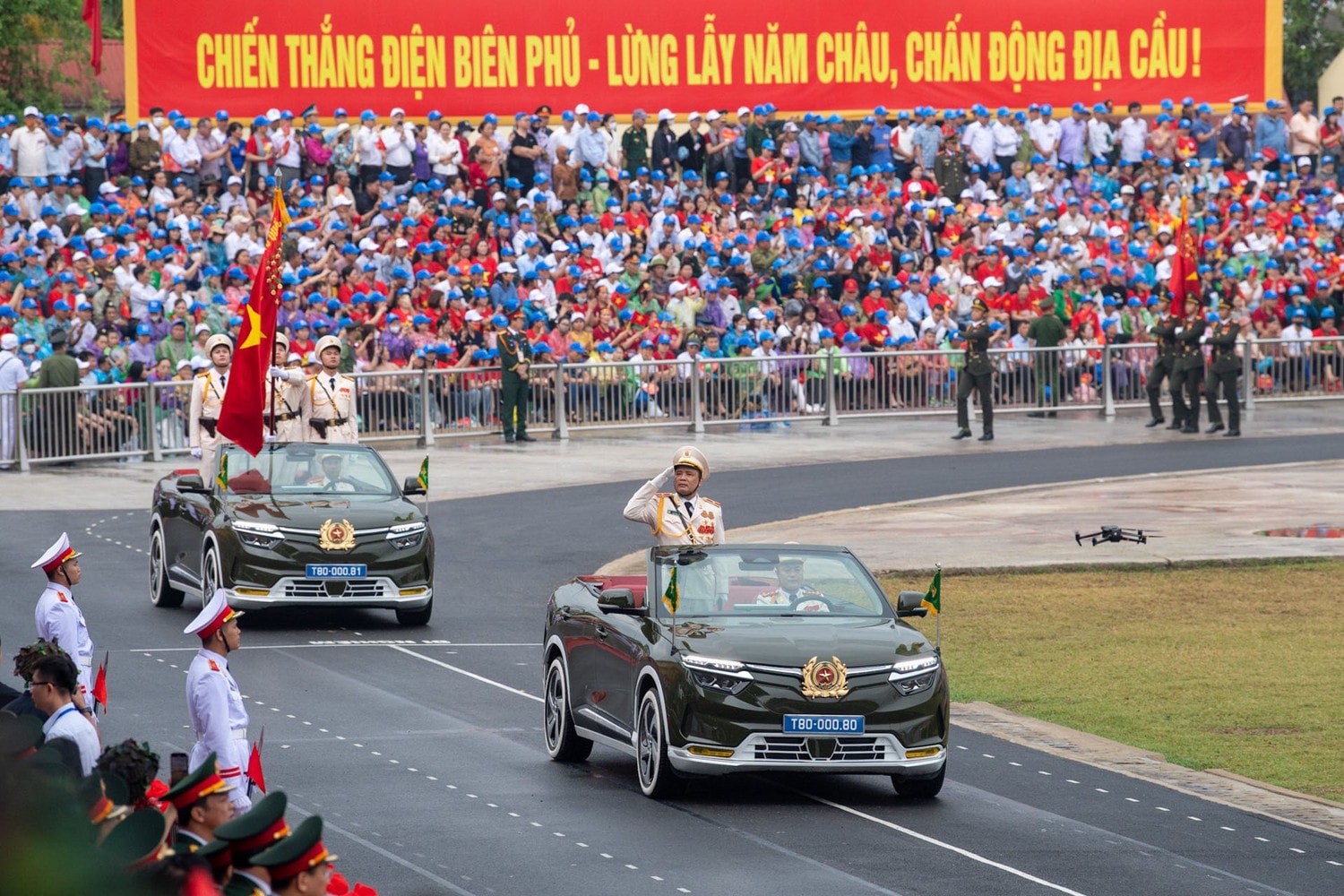 VinFast thần tốc làm VF 8 mui trần tham gia Lễ diễu binh kỷ niệm 70 năm Chiến thắng Điện Biên Phủ như thế nào? -0