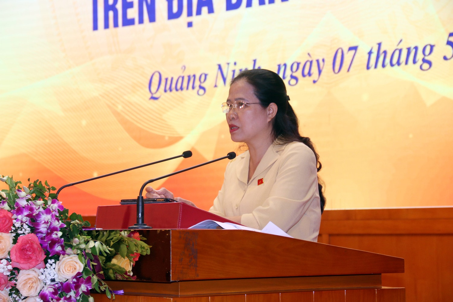 Phó Chủ nhiệm Ủy ban Xã hội Đỗ Thị Lan thông tin tới cử tri một số nội dung quan trọng của dự thảo Luật Bảo hiểm xã hội (sửa đổi) và Luật Công đoàn (sửa đổi) Quảng Ninh: Cử tri kiến nghị - 0