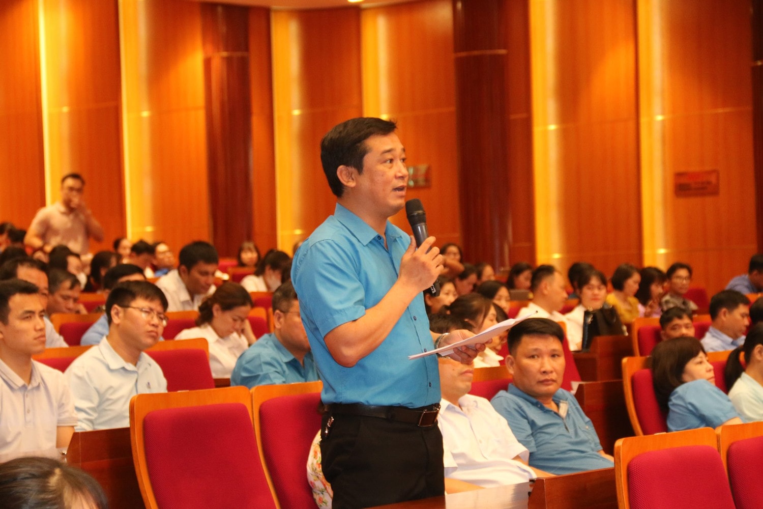 Phó Chủ tịch LĐLĐ TP. Hạ Long Nguyễn Việt Bắc phát biểu tại hội nghị img_9401.jpg - 0