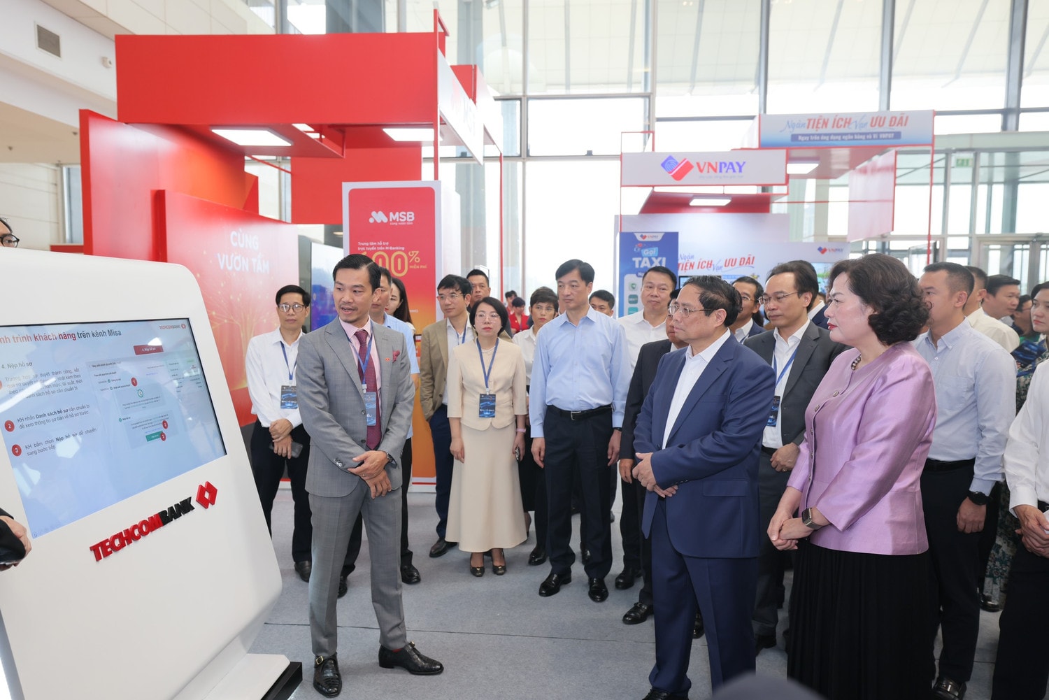 Techcombank tiên phong chuyển đổi tài chính số, nâng tầm trải nghiệm liền mạch và bảo mật của người dân -0