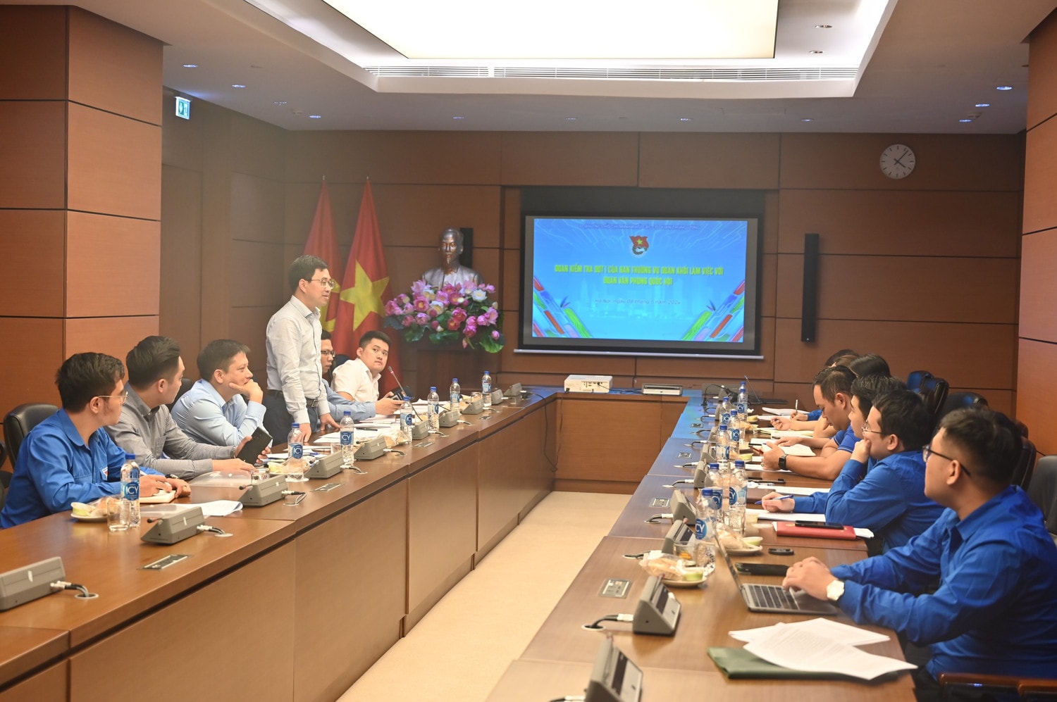 Đoàn kiểm tra đợt 1 Ban Thường vụ Đoàn Khối các cơ quan Trung ương làm việc với Đoàn Thanh niên Văn phòng Quốc hội. Ảnh: Linh Chi