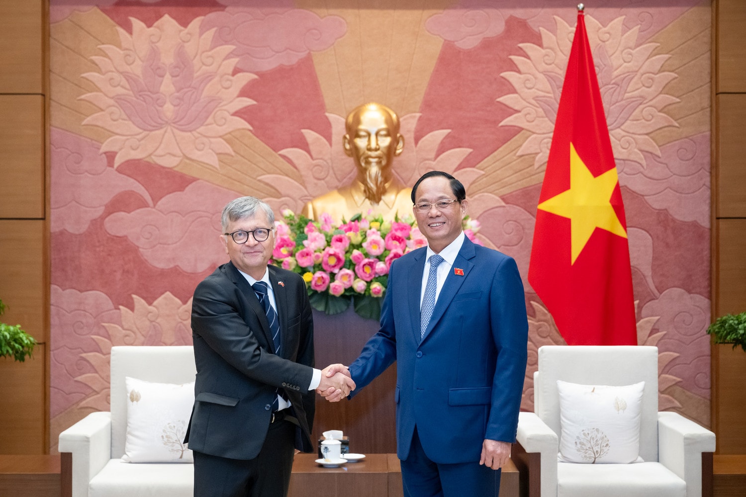 Phó Chủ tịch Quốc hội Trần Quang Phương tiếp Đại sứ Ba Lan Aleksander Surdej 