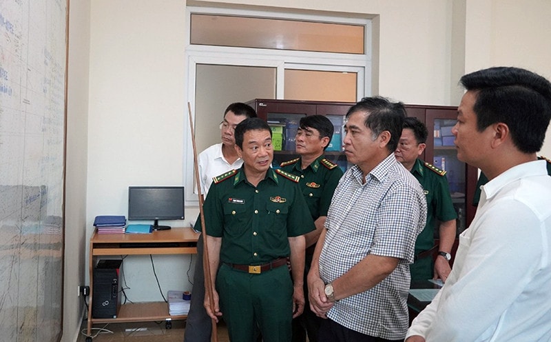 Quảng Bình: Mở rộng khu vực tìm kiếm 10 ngư dân đang mất tích -0
