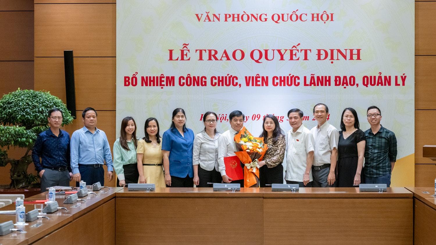 Tổng Thư ký Quốc hội, Chủ nhiệm Văn phòng Quốc hội Bùi Văn Cường trao quyết định bổ nhiệm công chức lãnh đạo, quản lý cấp Vụ -6