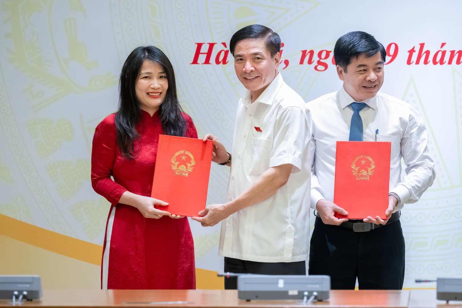 Tổng Thư ký Quốc hội, Chủ nhiệm Văn phòng Quốc hội Bùi Văn Cường trao quyết định bổ nhiệm công chức lãnh đạo, quản lý cấp Vụ -5