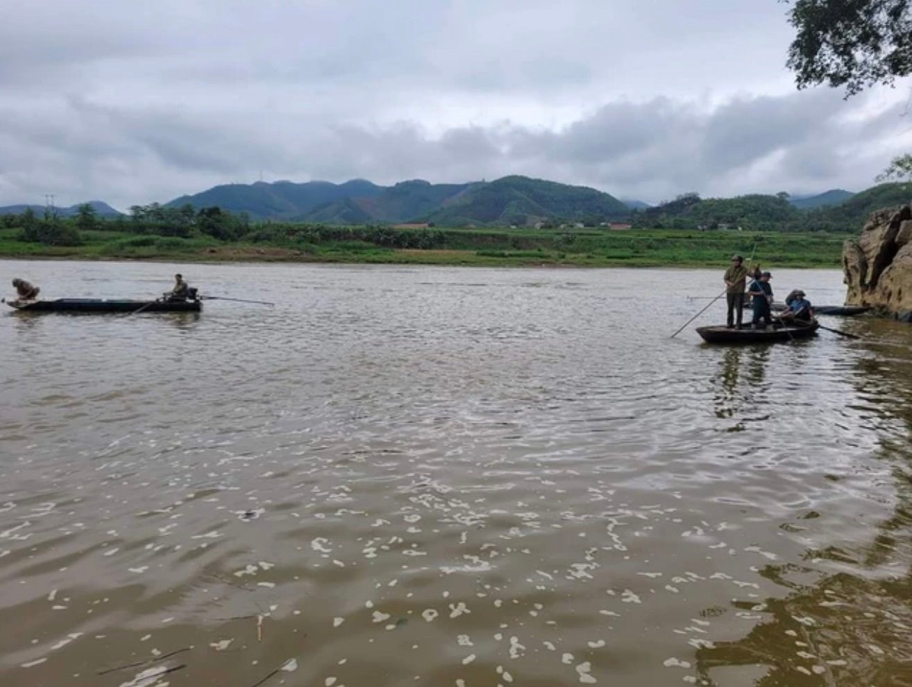 Yên Bái: Rủ nhau ra sông tắm, 2 nam sinh đuối nước thương tâm -0