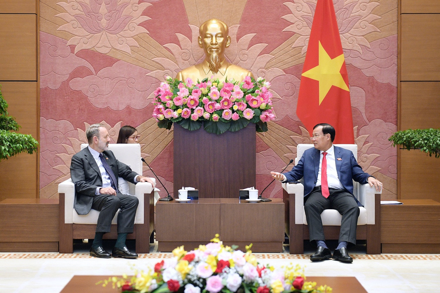 Chủ nhiệm Ủy ban Quốc phòng và An ninh Lê Tấn Tới tiếp Đại sứ Italia -1