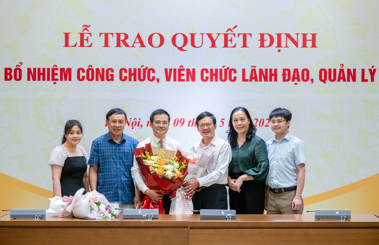 Tổng Thư ký Quốc hội, Chủ nhiệm Văn phòng Quốc hội Bùi Văn Cường trao quyết định bổ nhiệm công chức lãnh đạo, quản lý cấp Vụ -3