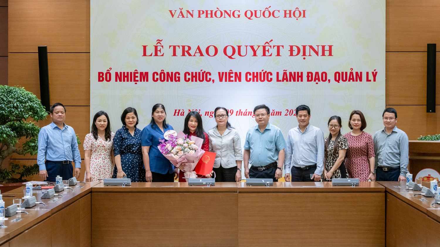 Tổng Thư ký Quốc hội, Chủ nhiệm Văn phòng Quốc hội Bùi Văn Cường trao quyết định bổ nhiệm công chức lãnh đạo, quản lý cấp Vụ -2
