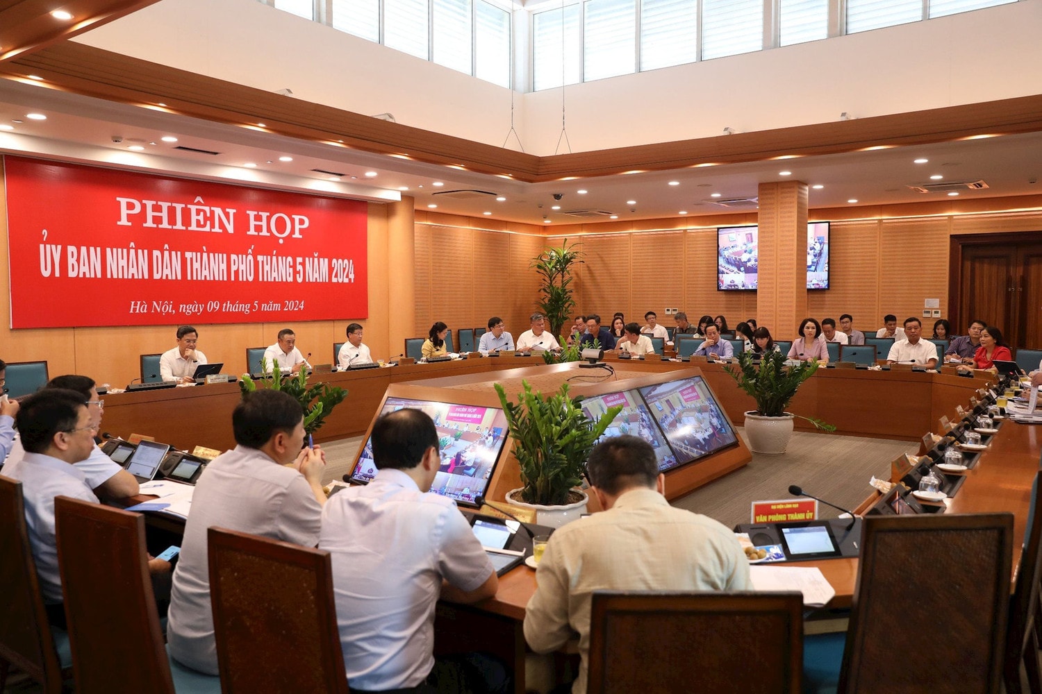 UBND TP.Hà Nội: Xem xét dự thảo Nghị quyết về việc thông qua đề án tổng thể đầu tư xây dựng hệ thống đường sắt đô thị Thủ đô -0