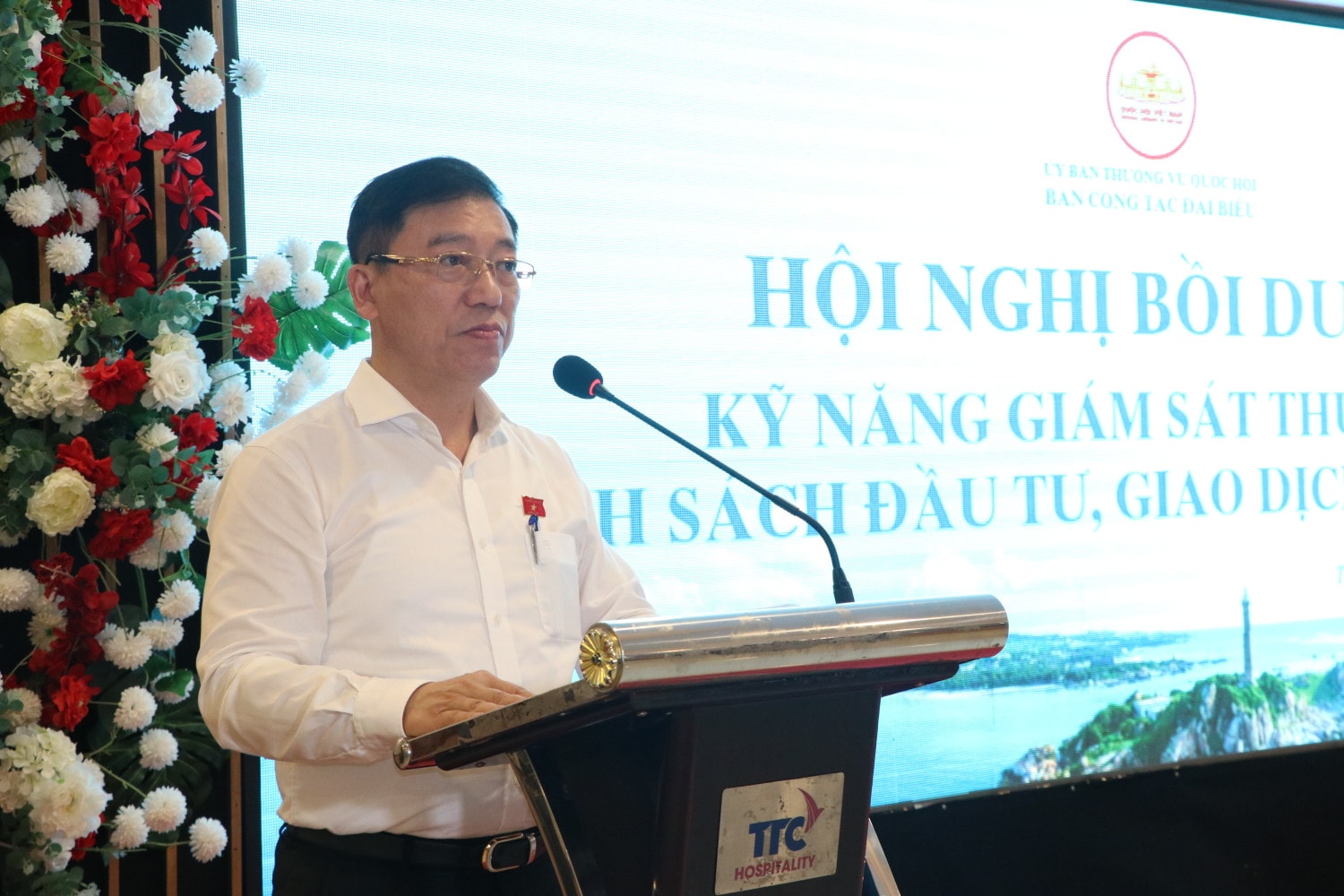 Phó Trưởng Ban công tác đại biểu Nguyễn Tuấn Anh phát biểu Phó Trưởng Ban công tác đại biểu Nguyễn Tuấn Anh phát biểu