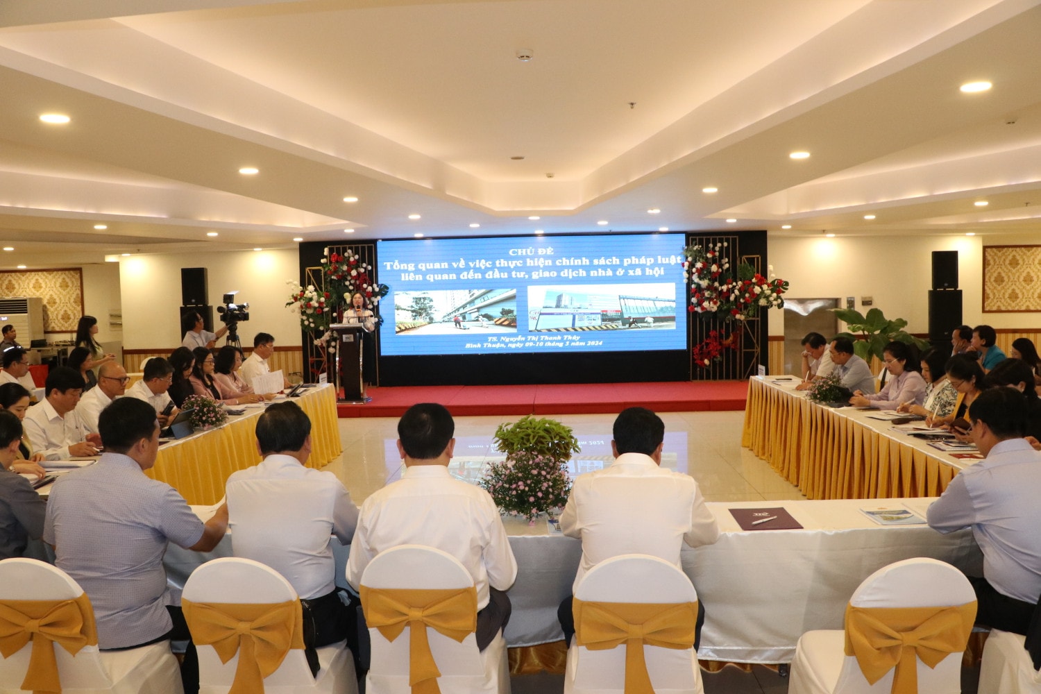 Quang cảnh hội nghị Bồi dưỡng kỹ năng giám sát thực hiện chính sách đầu tư, giao dịch nhà ở xã hội tại Bình Thuận