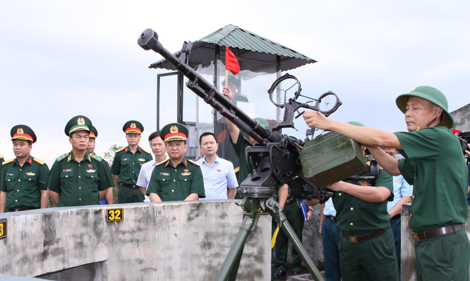 Đoàn khảo sát khảo sát thực tế công tác phòng không nhân dân tại huyện Kim Động, tỉnh Hưng Yên Đoàn khảo sát của Ủy ban Quốc phòng và An ninh làm việc với UBND huyện Kim Động, tỉnh Hưng Yên -0