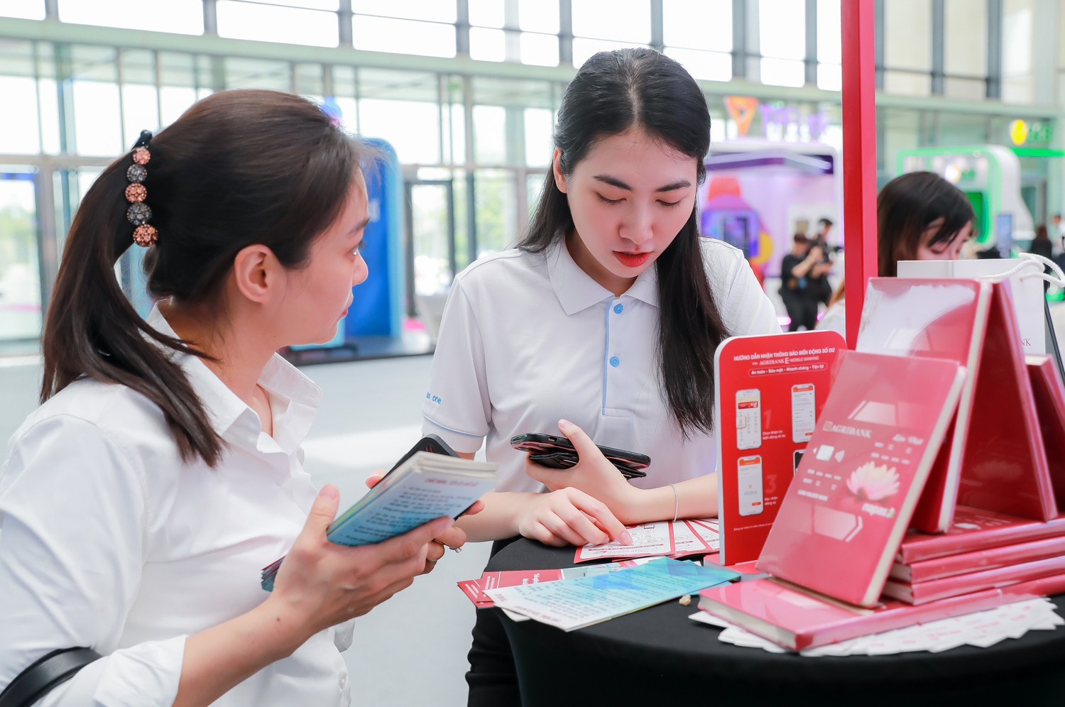 Agribank trình diễn 6 dịch vụ vượt trội tại sự kiện Chuyển đổi số ngành Ngân hàng năm 2024 -0
