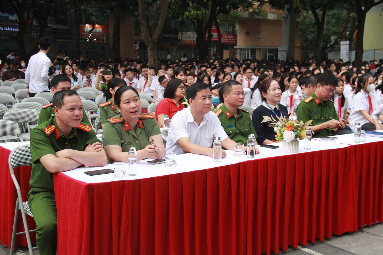 Tuyên truyền phổ biến Luật Căn cước năm 2023 cho hàng ngàn học sinh trường THCS Nghĩa Tân -0