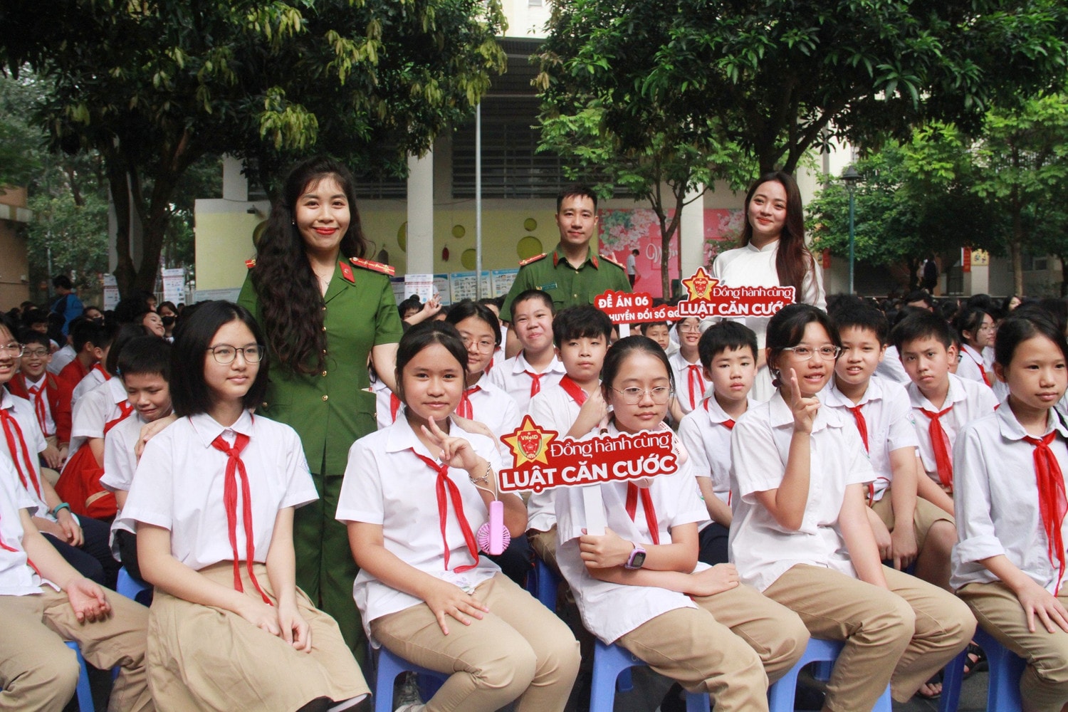 Tuyên truyền phổ biến Luật Căn cước năm 2023 cho hàng ngàn học sinh trường THCS Nghĩa Tân -0