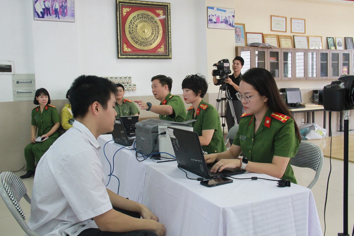 Tuyên truyền phổ biến Luật Căn cước năm 2023 cho hàng ngàn học sinh trường THCS Nghĩa Tân -0