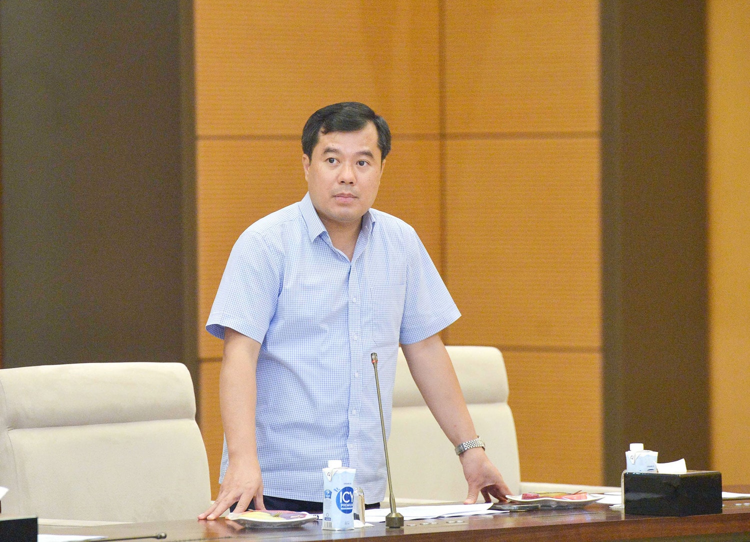 Tổng Thư ký Quốc hội, Chủ nhiệm Văn phòng Quốc hội Bùi Văn Cường chủ trì họp giao ban giữa Lãnh đạo Văn phòng Quốc hội với các vụ, đơn vị -0