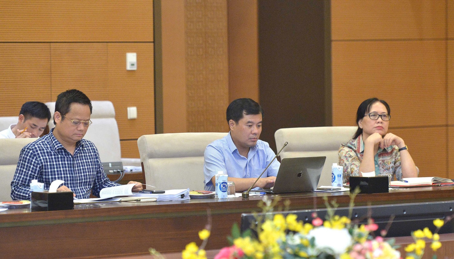 Tổng Thư ký Quốc hội, Chủ nhiệm Văn phòng Quốc hội Bùi Văn Cường chủ trì họp giao ban giữa Lãnh đạo Văn phòng Quốc hội với các vụ, đơn vị -0