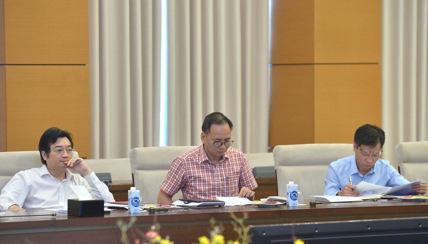 Tổng Thư ký Quốc hội, Chủ nhiệm Văn phòng Quốc hội Bùi Văn Cường chủ trì họp giao ban giữa Lãnh đạo Văn phòng Quốc hội với các vụ, đơn vị -0