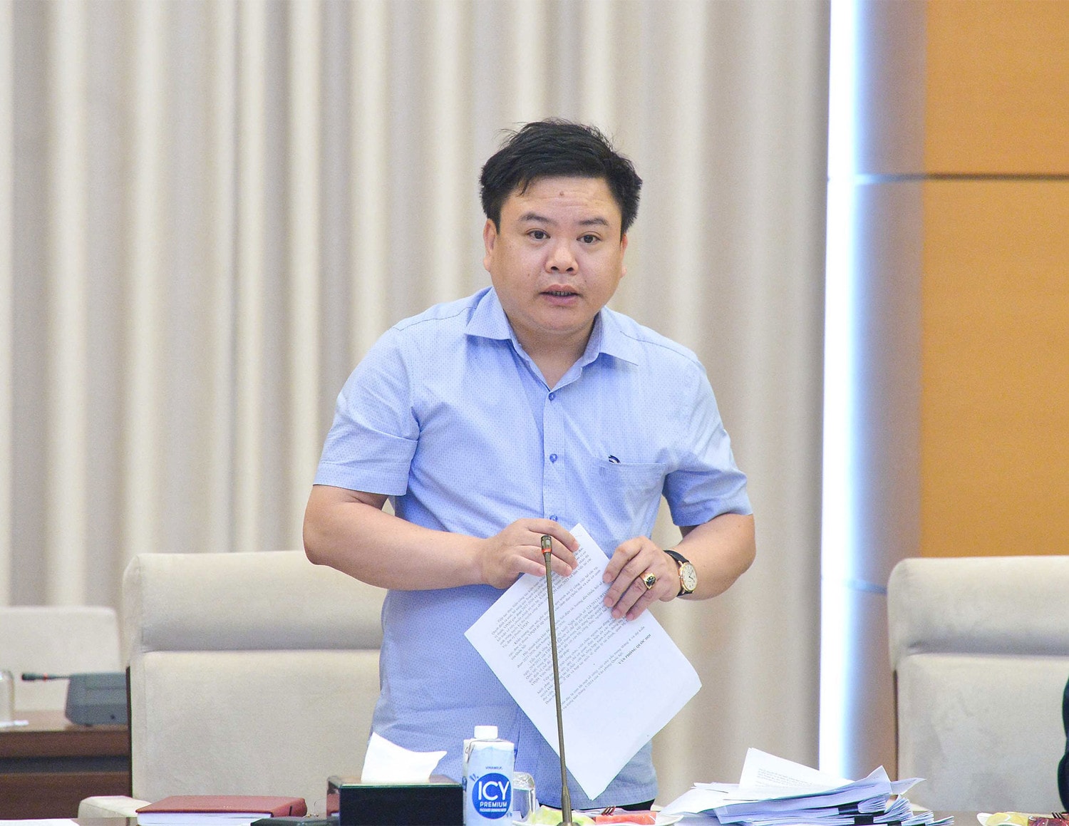 Tổng Thư ký Quốc hội, Chủ nhiệm Văn phòng Quốc hội Bùi Văn Cường chủ trì họp giao ban giữa Lãnh đạo Văn phòng Quốc hội với các vụ, đơn vị -0