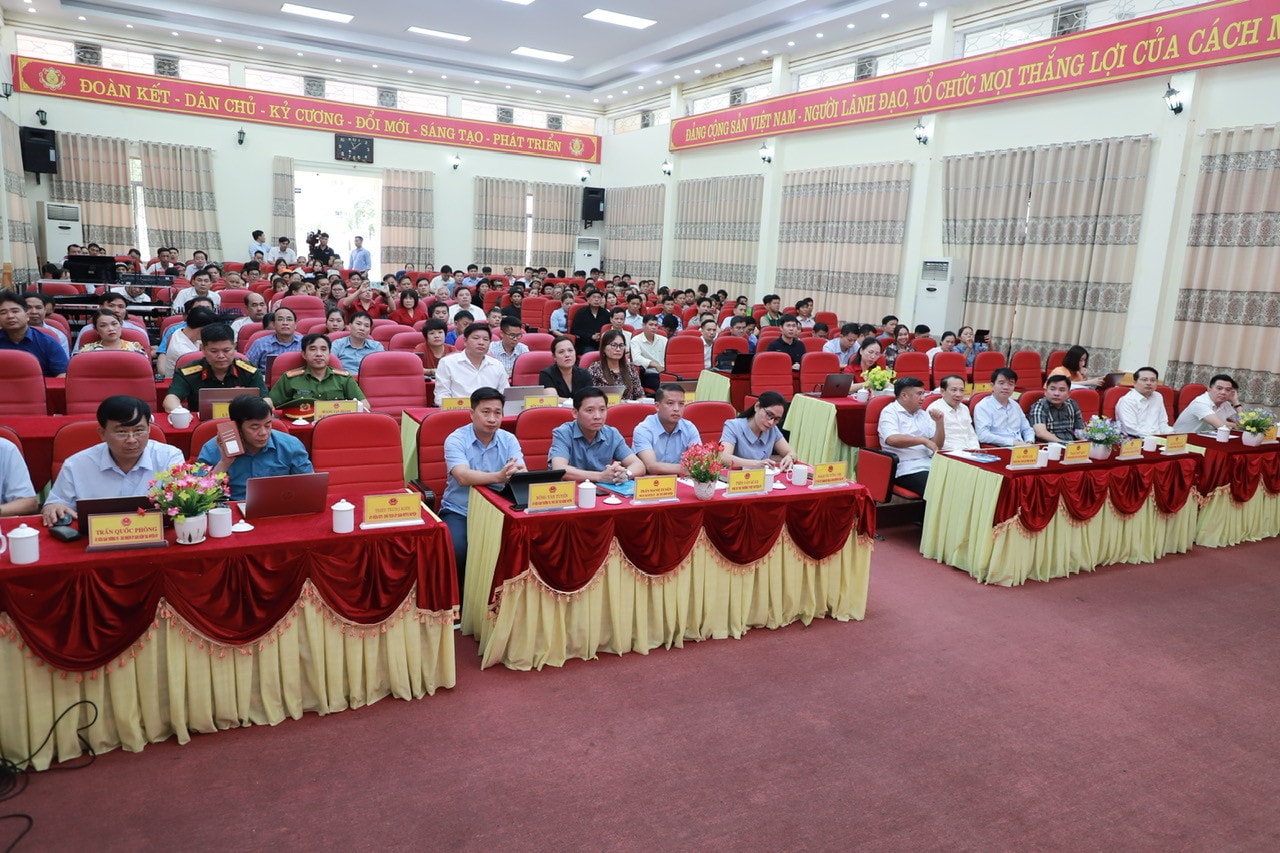 Cử tri đề nghị phân cấp cho UBND cấp huyện được cấp giấy phép khai thác khoáng sản làm vật liệu xây dựng thông thường -0