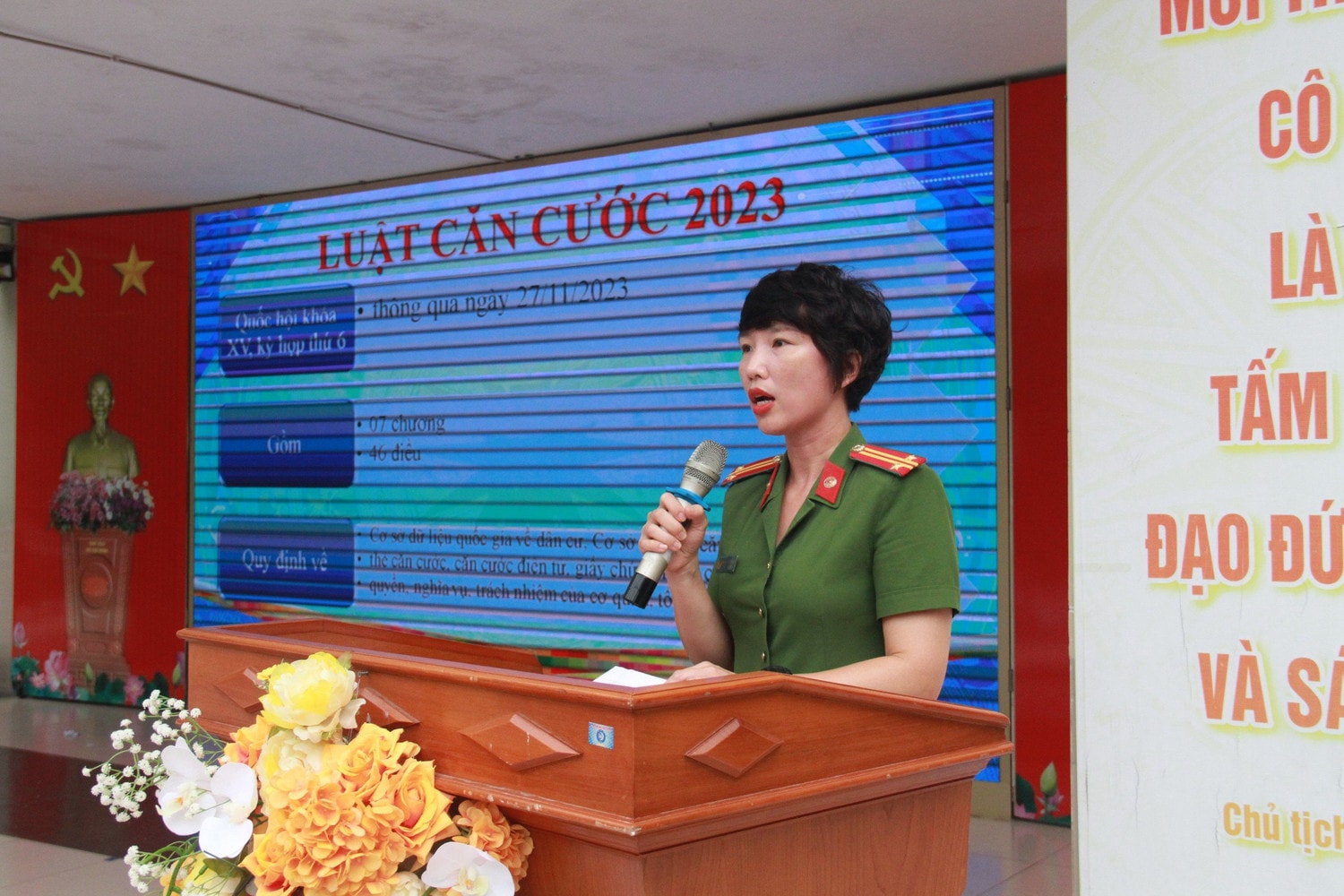 Tuyên truyền phổ biến Luật Căn cước năm 2023 cho hàng ngàn học sinh trường THCS Nghĩa Tân -0