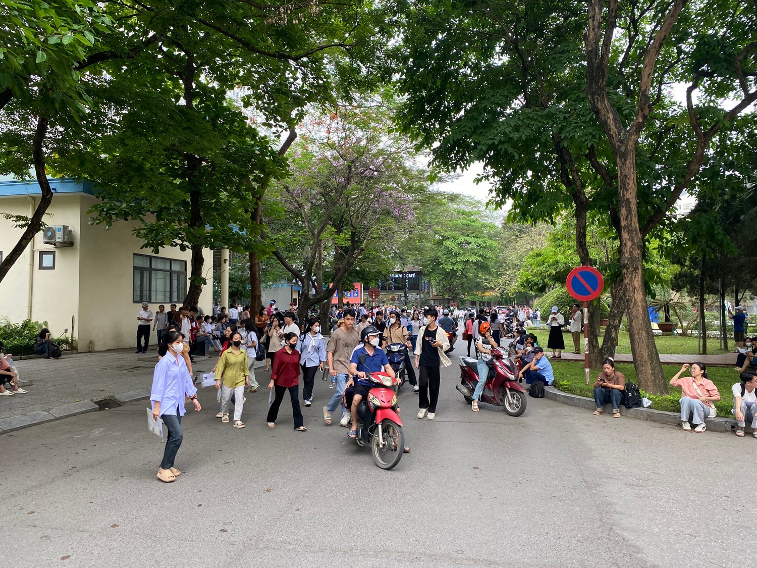 Hôm nay hàng nghìn thí sinh tới Đại học Sư Phạm Hà Nội thi đánh giá năng lực -0