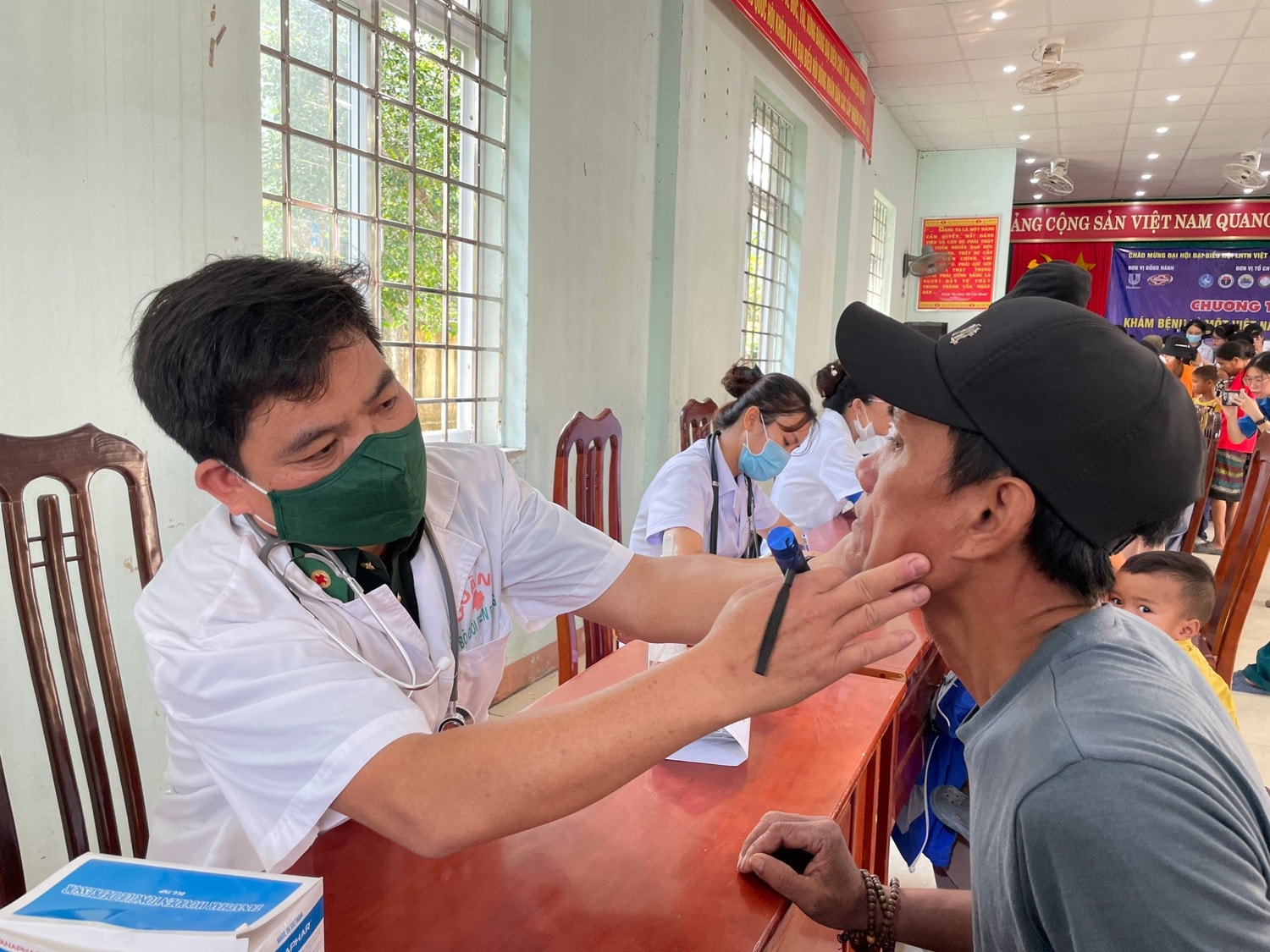 Quảng Bình: Thăm khám và cấp phát thuốc miễn phí cho đồng bào xã biên giới -0