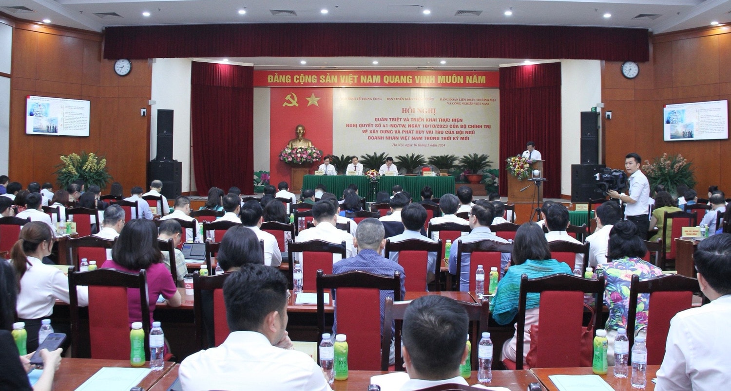 Quang cảnh Hội nghị quán triệt và triển khai thực hiện Nghị quyết số 41-NQ/TW sáng 10.5
