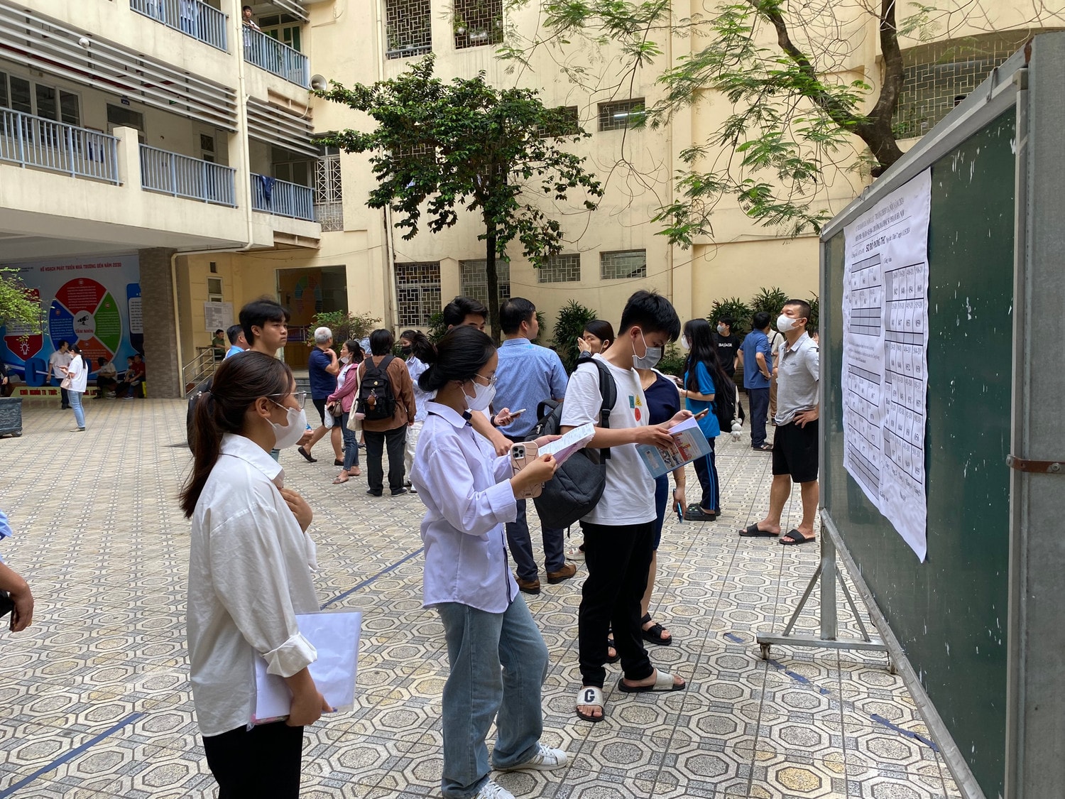 Hôm nay hàng nghìn thí sinh tới Đại học Sư Phạm Hà Nội thi đánh giá năng lực -7