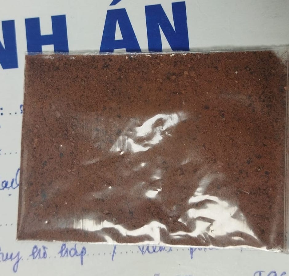 Bé gái ngộ độc chì do uống “thuốc cam” gia truyền mua ở chợ -0