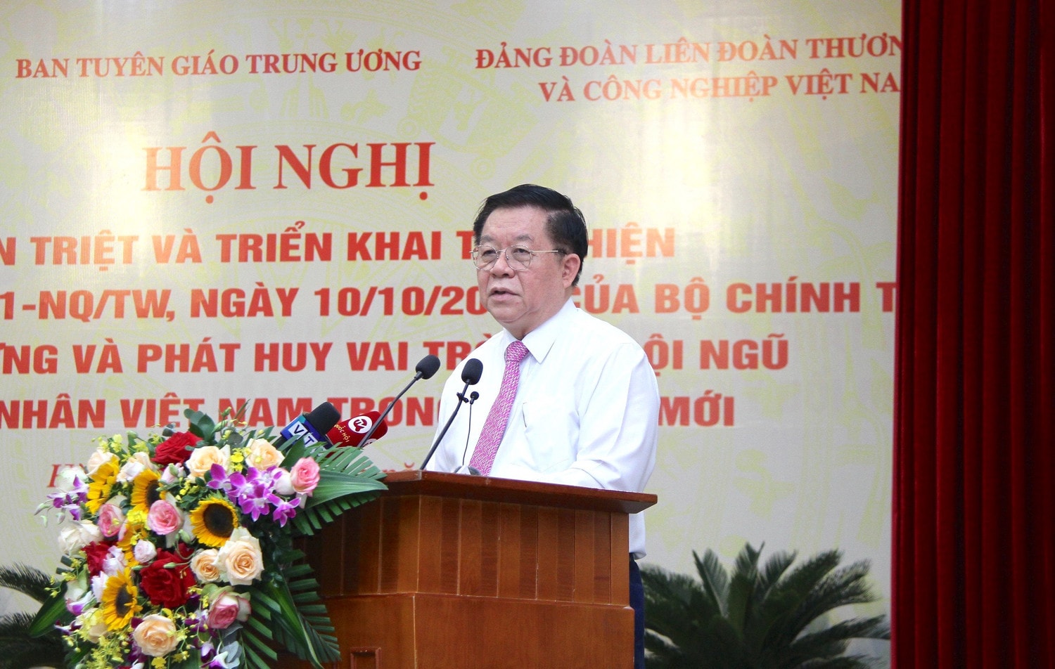 Trưởng Ban Tuyên giáo Trung ương Nguyễn Trọng Nghĩa phát biểu tại hội nghị