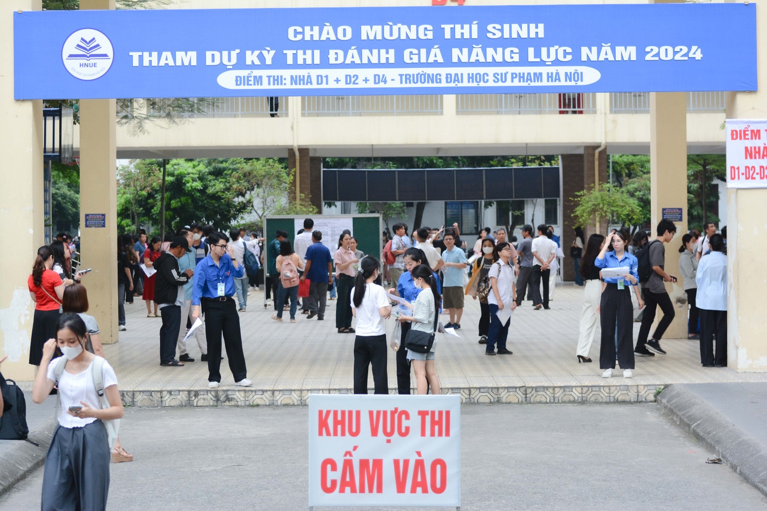 Hôm nay hàng nghìn thí sinh tới Đại học Sư Phạm Hà Nội thi đánh giá năng lực -0