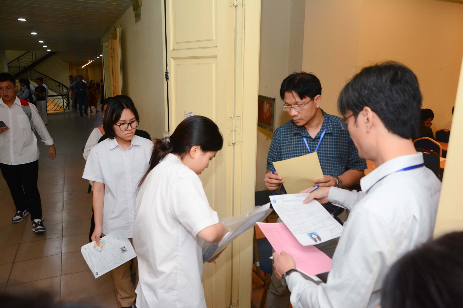 Hôm nay hàng nghìn thí sinh tới Đại học Sư Phạm Hà Nội thi đánh giá năng lực -0