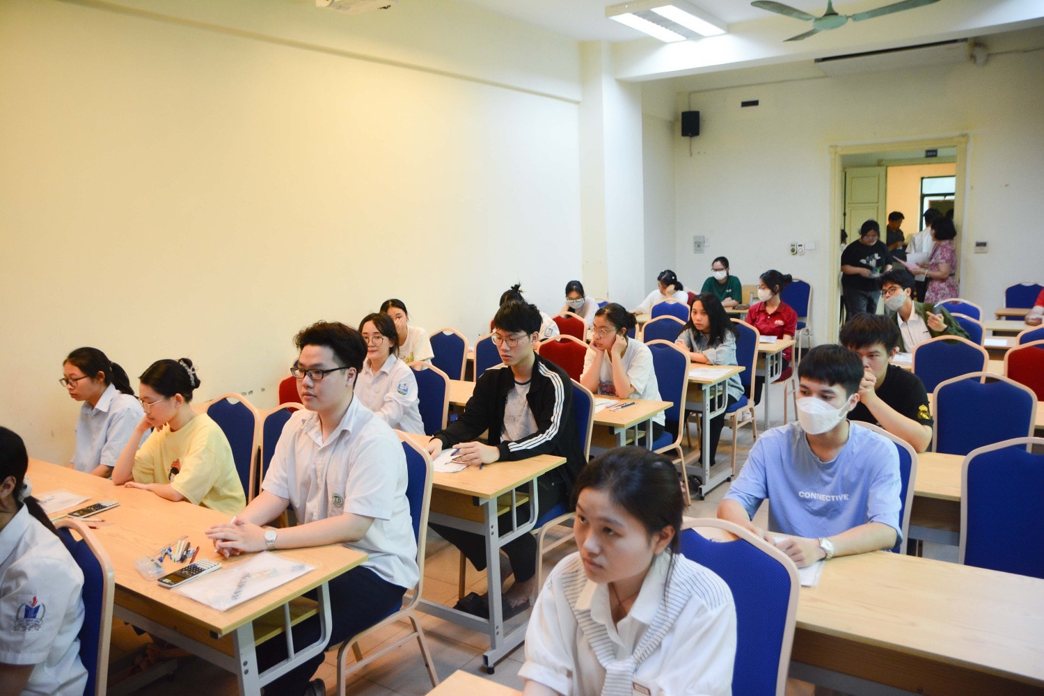Hôm nay hàng nghìn thí sinh tới Đại học Sư Phạm Hà Nội thi đánh giá năng lực -1