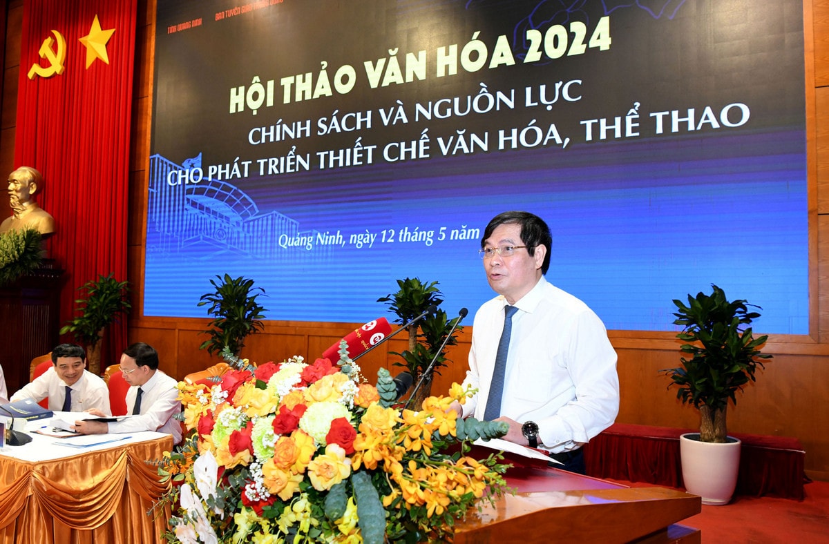 Phó Trưởng Ban Tuyên giáo Trung ương Phan Xuân Thủy trình bày tham luận tại Hội thảo. Ảnh: Lâm Hiển Một số vấn đề đặt ra trong việc triển khai thực hiện quan điểm, đường lối của Đảng về xây dựng và phát triển thiết chế văn hóa -0