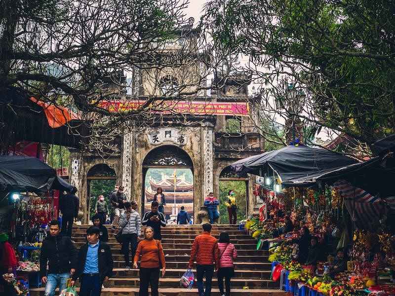 Thiết chế văn hóa truyền thống như đình, đền, chùa... là nơi gắn bó sâu sắc với đời sống văn hóa, tinh thần của người Việt. Nguồn: DSVN