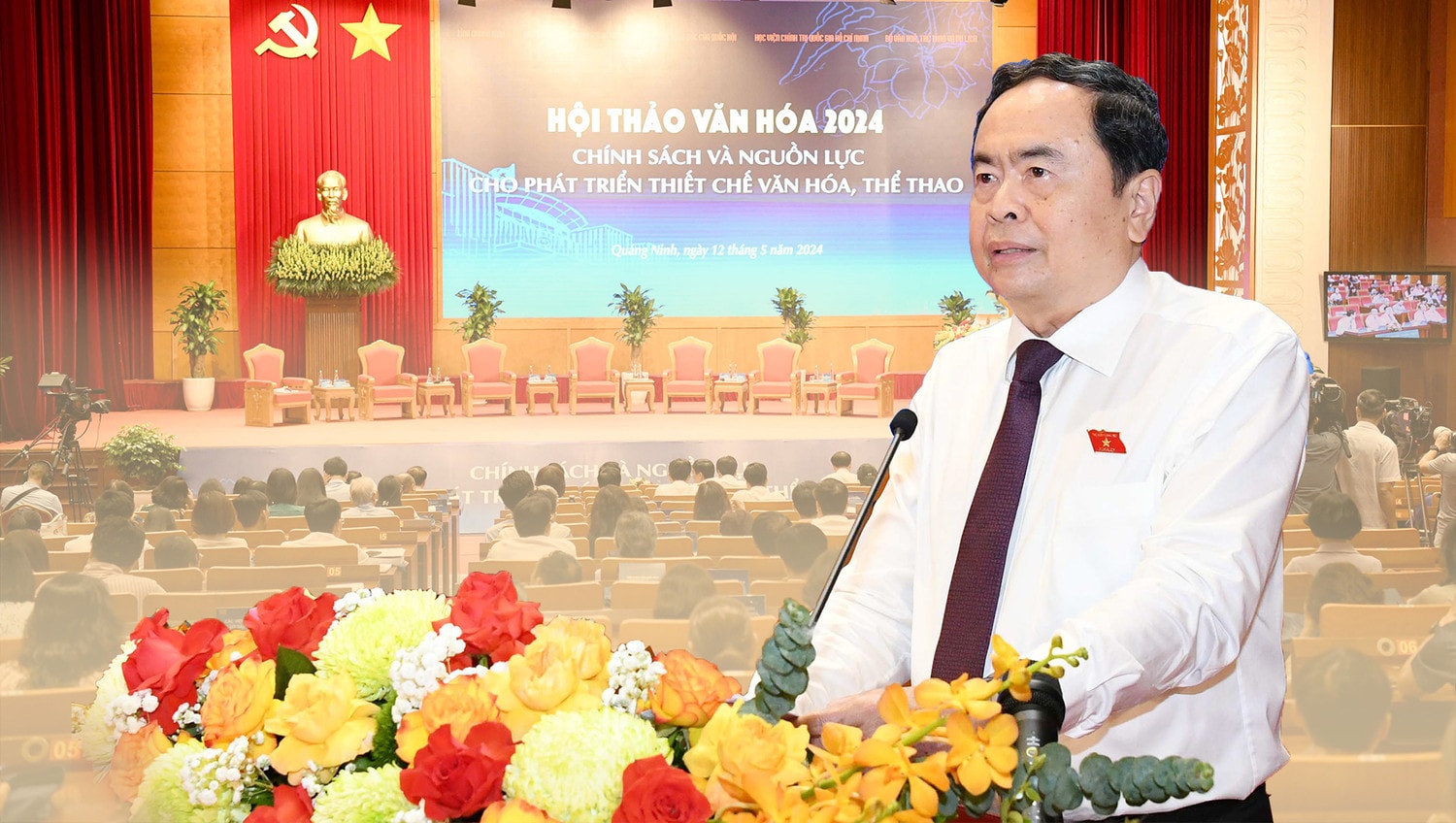 Xây dựng mục tiêu, lộ trình thích hợp, hoàn thiện hệ thống văn bản pháp luật về thiết chế văn hóa, thể thao, bảo đảm tính đồng bộ, thống nhất, khả thi