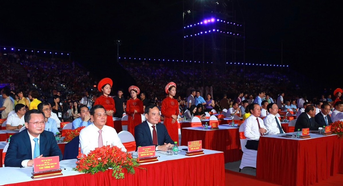 Ấn tượng Lễ hội Hoa Phượng Đỏ 2024 “Hải Phòng - Bừng sáng miền di sản”