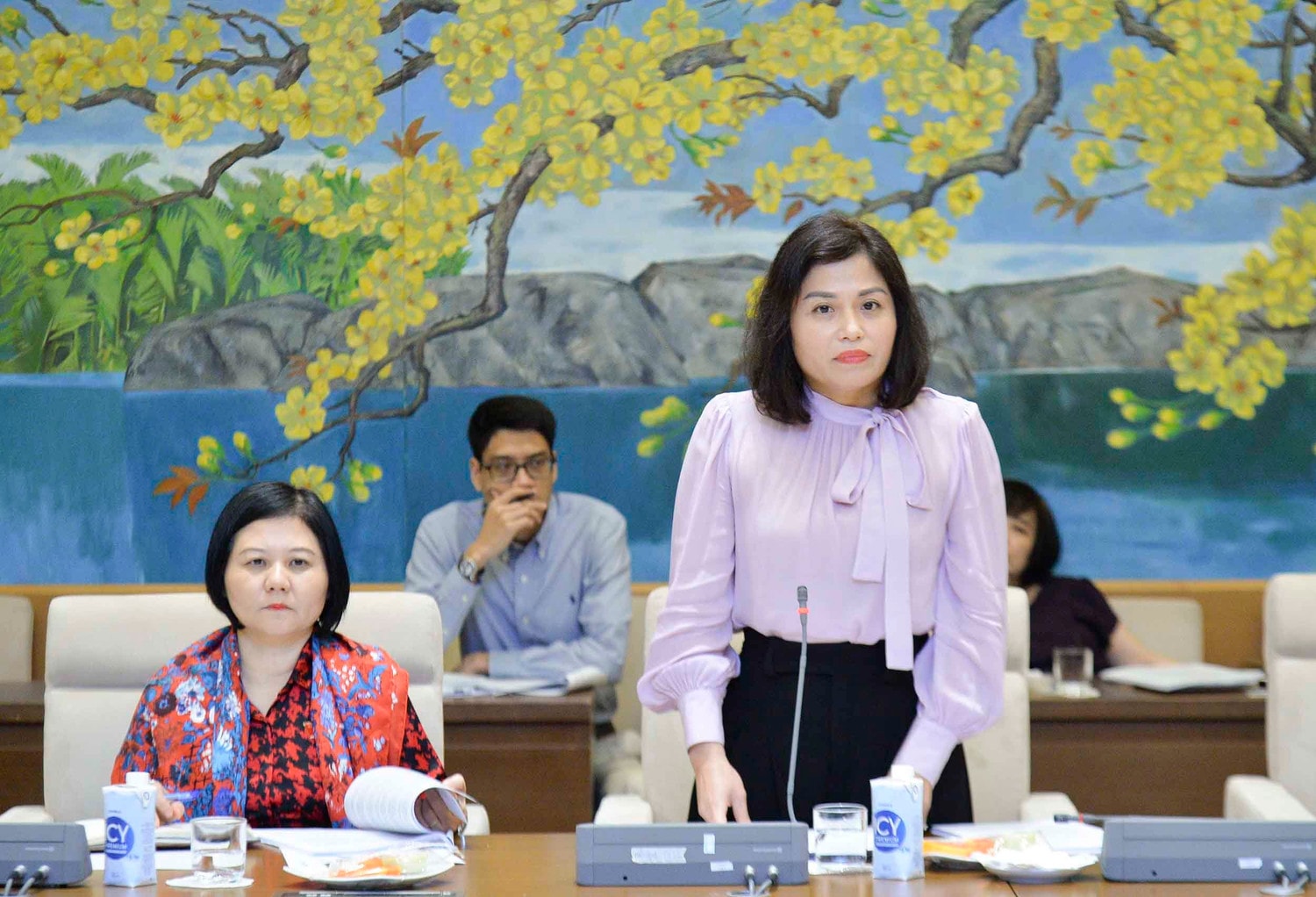 Ủy viên Thường trực Ủy ban Đối ngoại Thái Quỳnh Mai Dung phát biểu 