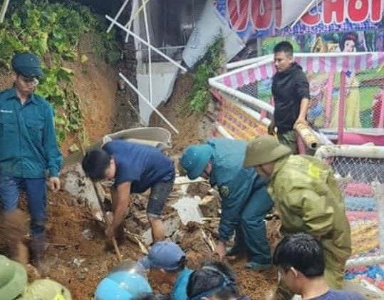 Hà Nội: Sạt lở đất làm sập tường nhà tại Ba Vì khiến 3 cháu bé tử vong -0