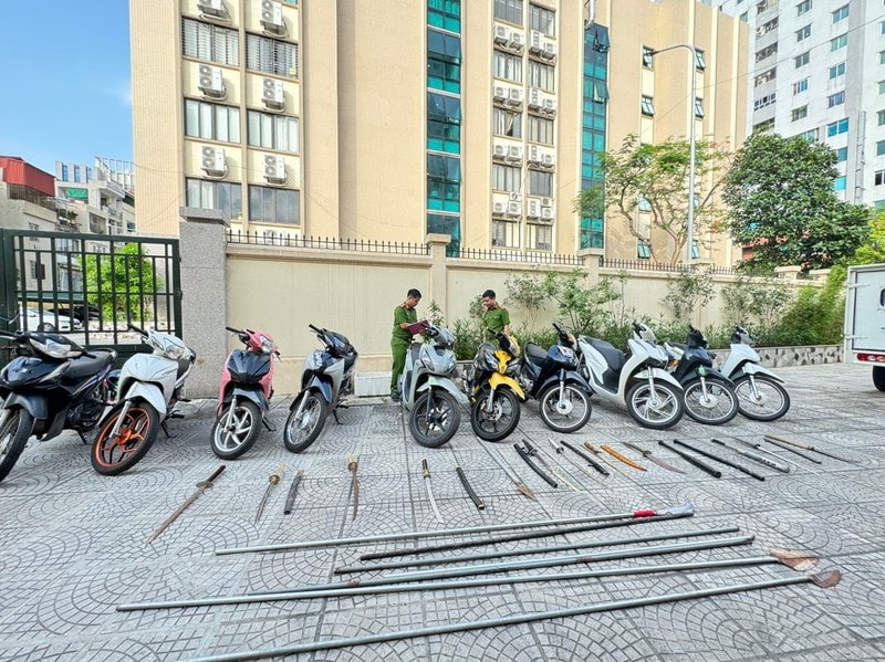 Truy xét, bắt giữ 26 thanh, thiếu niên vác hung khí gây náo loạn đường phố Hà Nội -0
