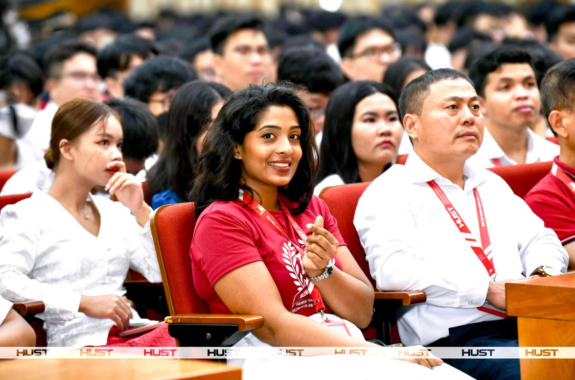 Nữ sinh Ấn Độ Đại học Bách khoa Hà Nội tốt nghiệp sớm: 