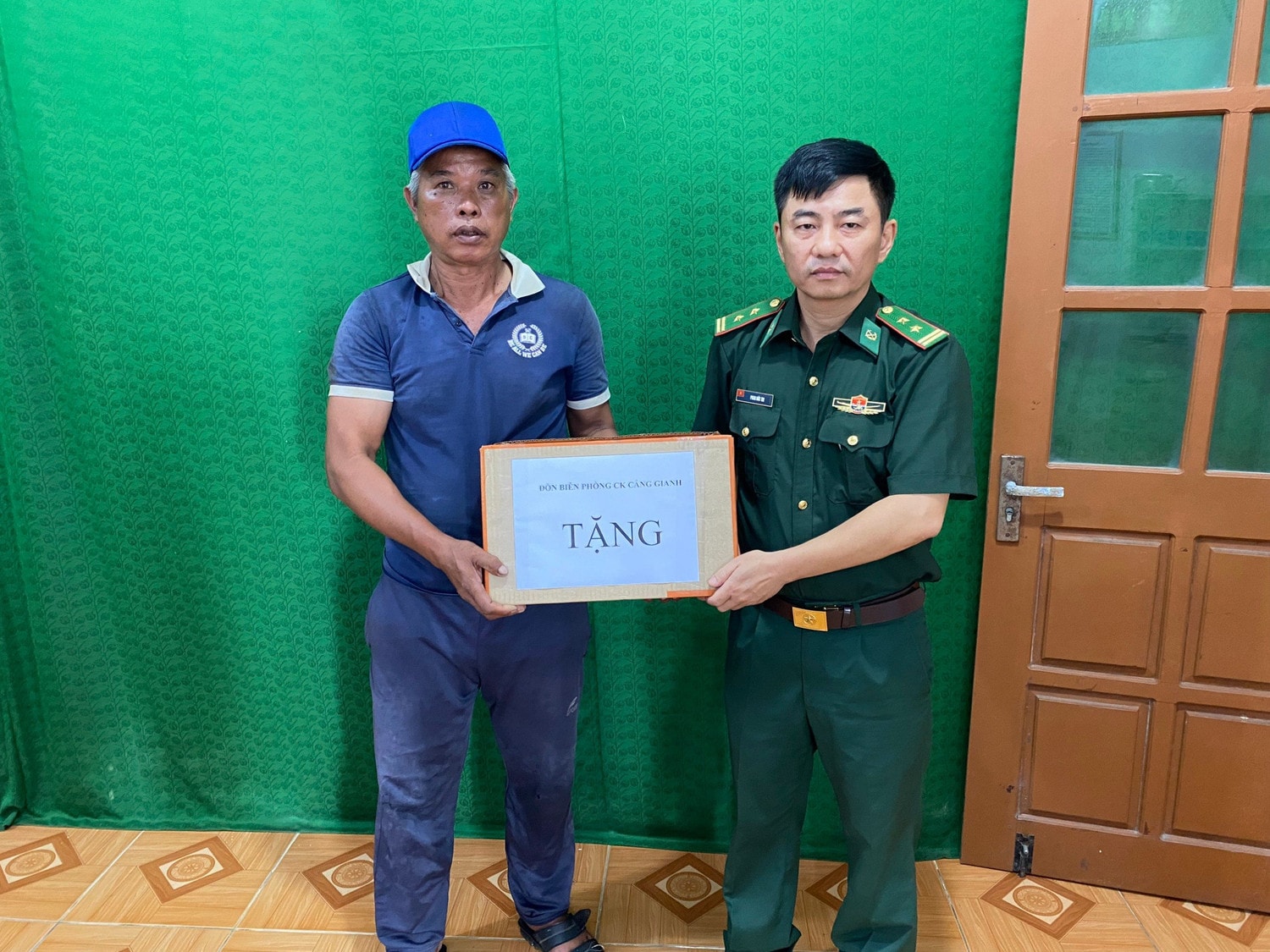 Quảng Bình: Đón ngư dân thứ 14 trở về bờ an toàn, 10 người vẫn đang mất tích -0