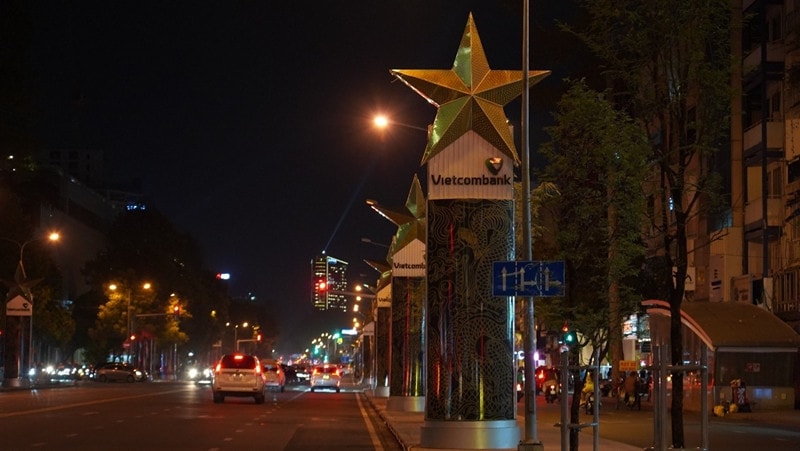 TP Hồ Chí Minh: Hàng loạt biển quảng cáo, trang trí lớn tắt điện sau 22 giờ -0