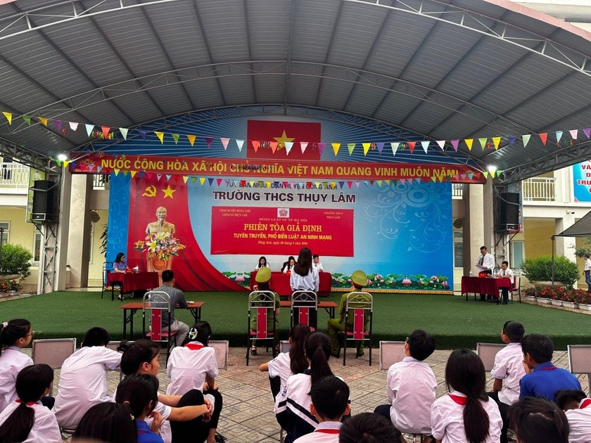 Đoàn Luật sư TP. Hà Nội tổ chức tuyên truyền, phổ biến pháp luật với mô hình “Phiên tòa giả định” cho học sinh. Nguồn: ITN