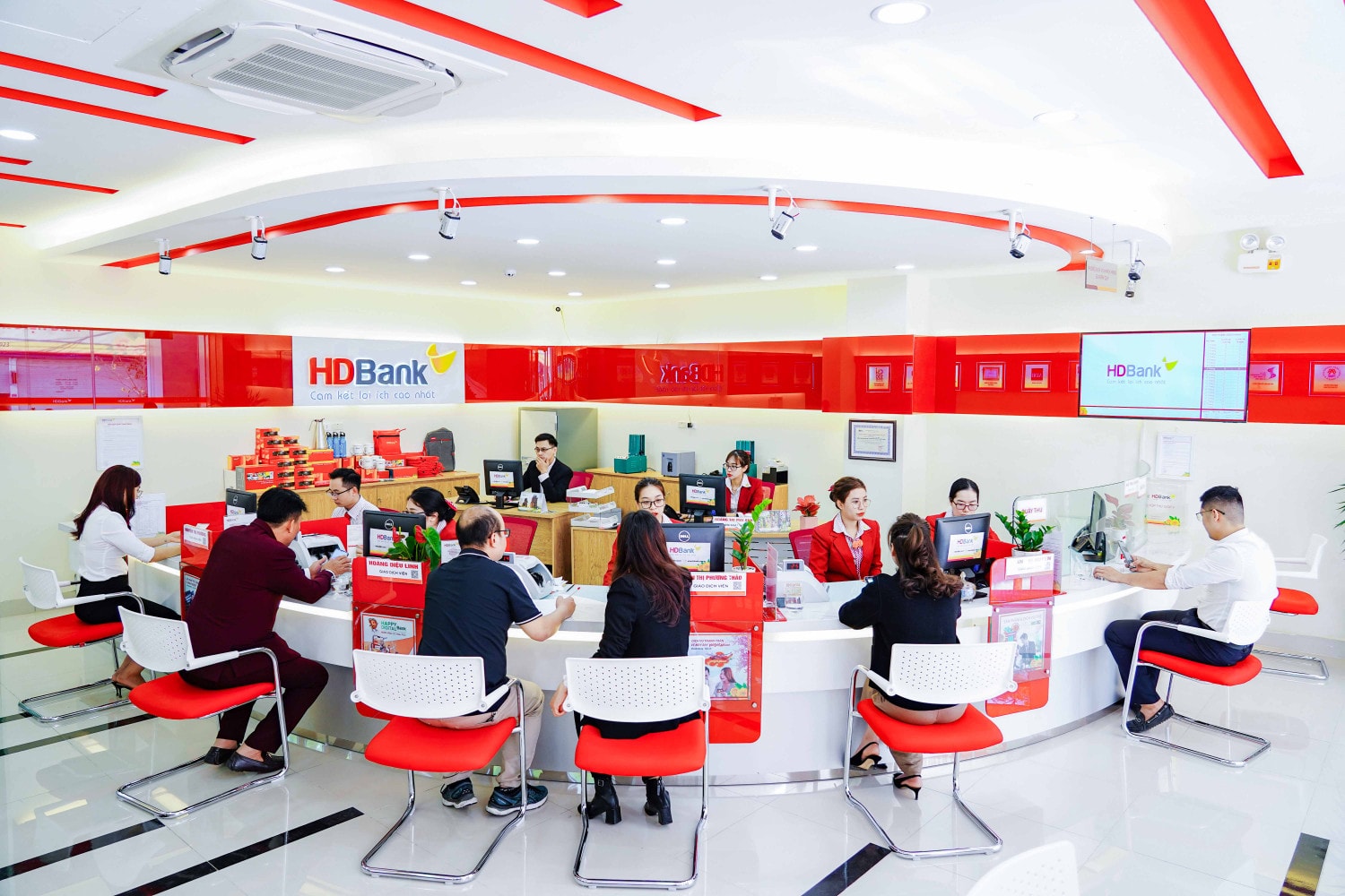 HDBank ghi nhận số lượng 18 triệu khách hàng ngân hàng và tài chính tiêu dùng Dấu ấn HDBank trong bức tranh chuyển đổi số ngành ngân hàng -0